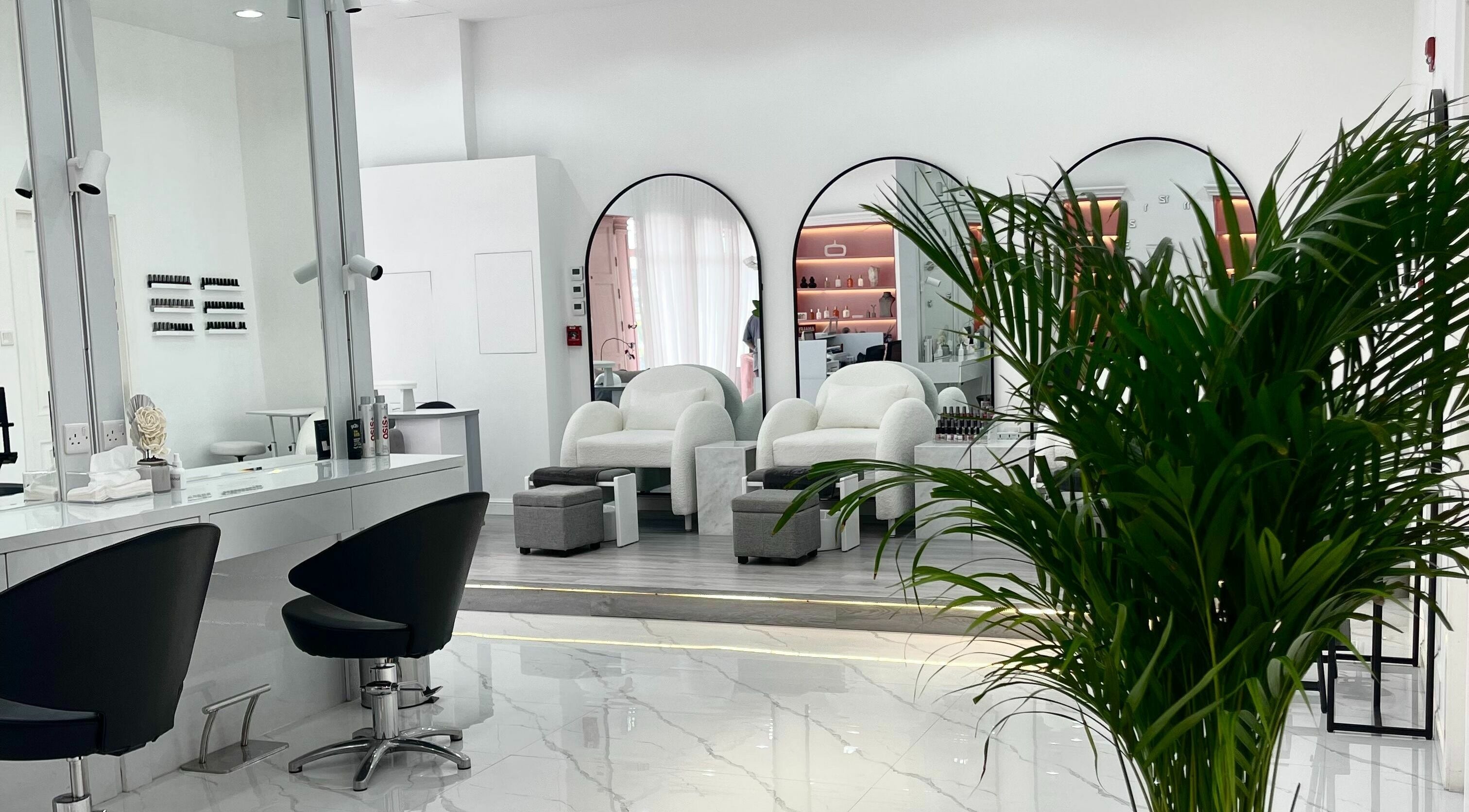 Chic interior of Soarè Beauty Ladies Salon, Dubai, Dubai, AE, featuring plush seating and modern decor.
