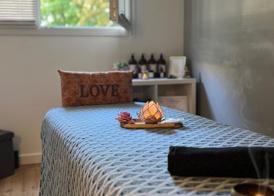 Salle de massage apaisante chez Jessica Libman - Massages & Aromathérapie olfactive, Plaisir, Île-de-france, FR.