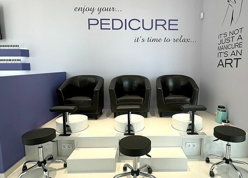 Ανάλαφρο και μοντέρνο σαλόνι πεντικιούρ στο Nails4You Πετρούπολη, Πετρούπολη, Αττική, GR.