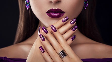 Beauty De La Vie Nails