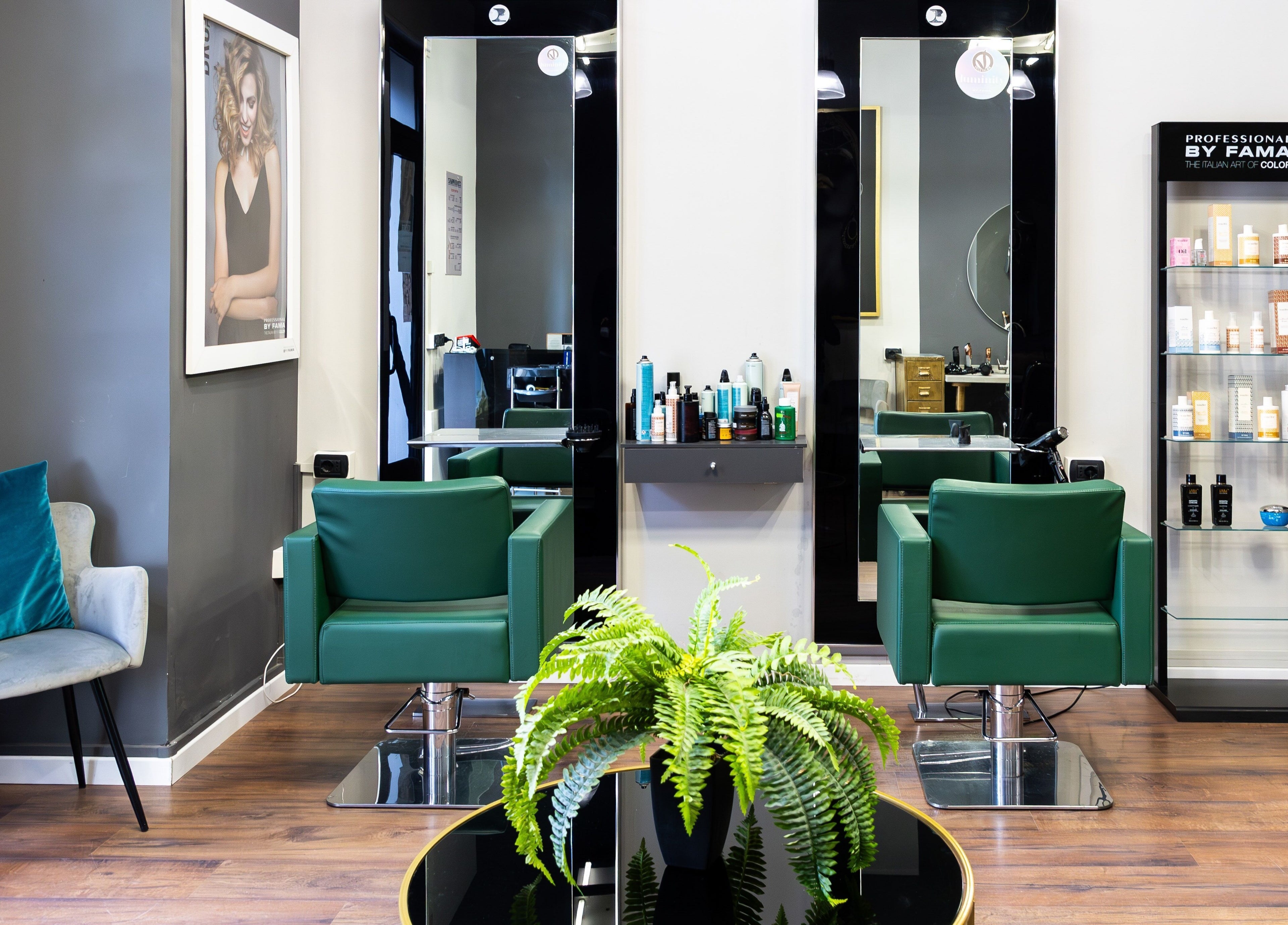 Interni moderni di Lorenzo Carrozza, Parrucchiere & Barbiere, a Roccella Ionica, Calabria, IT.