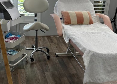 Cozy treatment room at Eclipse Body Contour in Belmont, Western Australia, AU with chair and essentials.