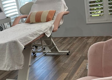 Relaxing treatment room at Eclipse Body Contour, Belmont, Western Australia, AU featuring a plush chair and treatment bed.