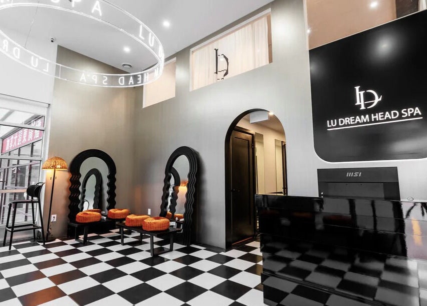 Elegant lobby of Lu Dream Head SPA 路梦头疗 - Warden, Markham, Ontario, CA with stylish decor and mirrors.