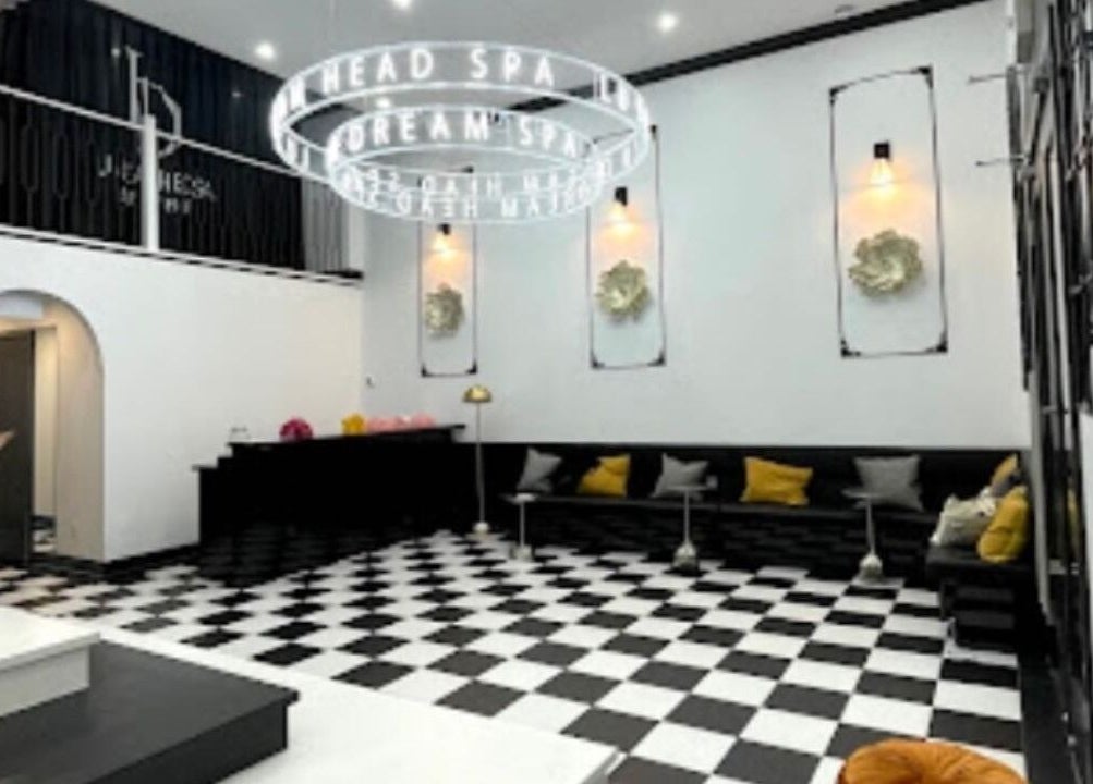 Elegant black-and-white interior of Lu Dream Head SPA 路梦头疗 - Warden in Markham, Ontario, CA.