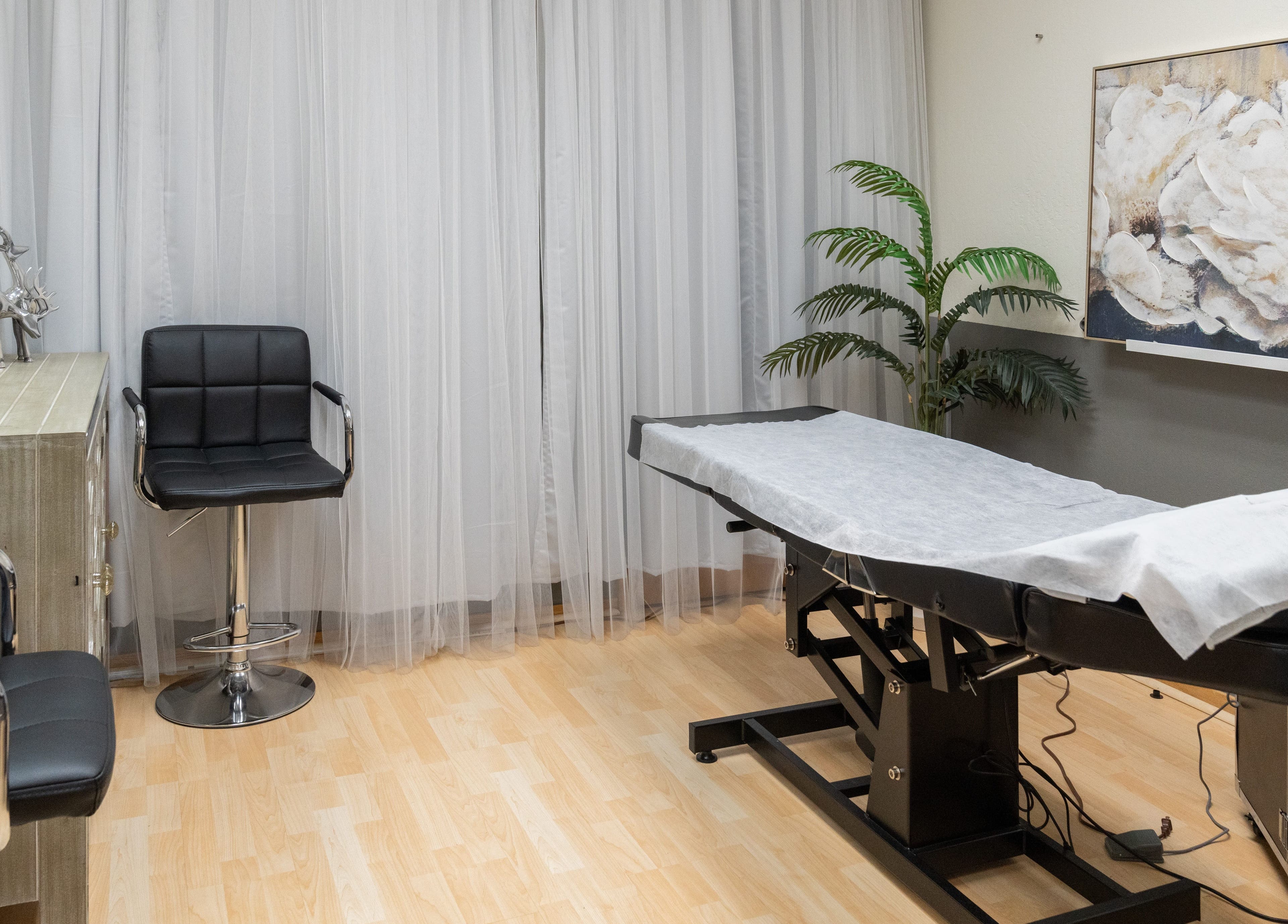 Elegant treatment room at Ibeauty PMU and Lashes in Fremont, California with chair and floral decor.