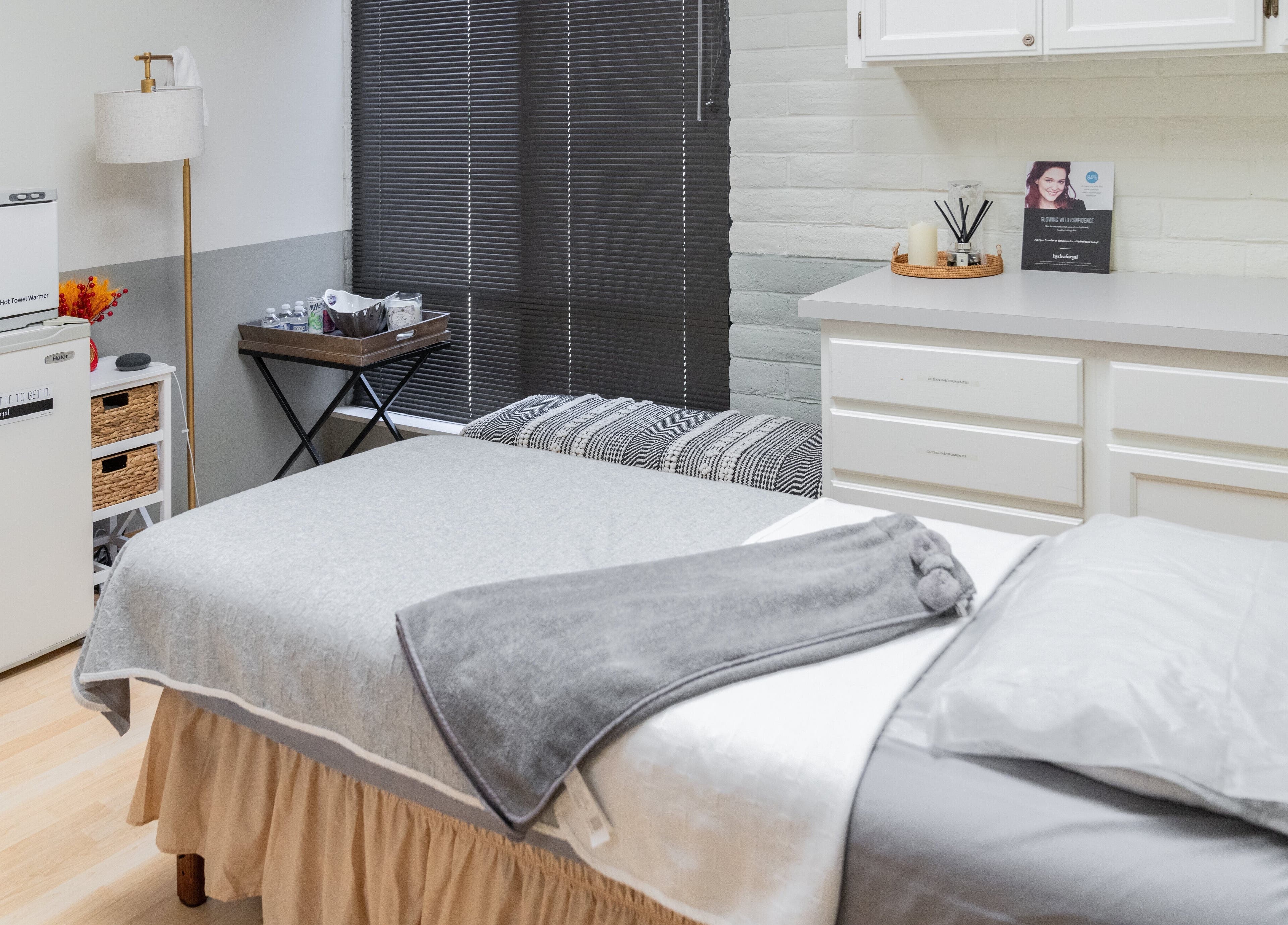 Tranquil treatment room at Ibeauty PMU and Lashes in Fremont, California, US, featuring a cozy setup.