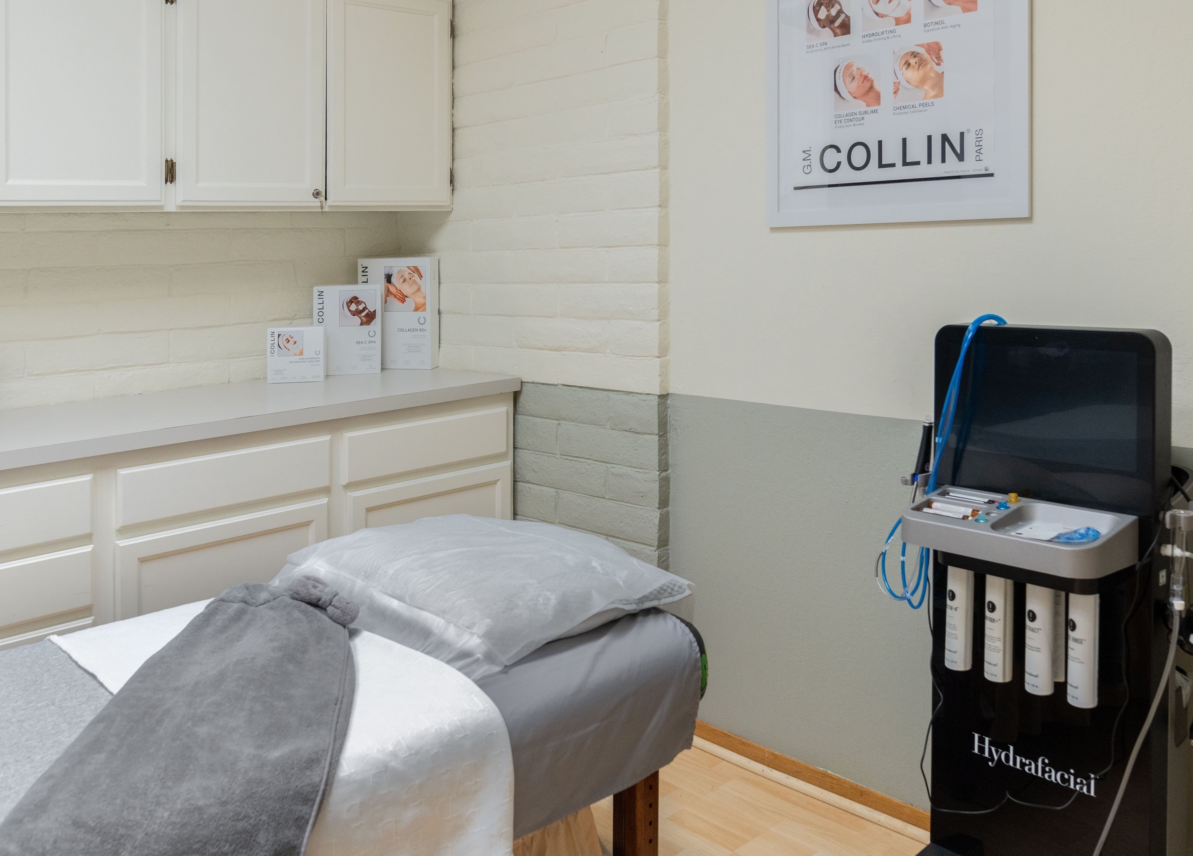 Hydrafacial treatment room at Ibeauty PMU and Lashes in Fremont, California, US with modern equipment.