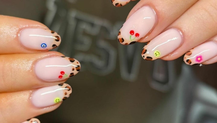 Imagen 1 de Georgina Louise Nails & Beauty