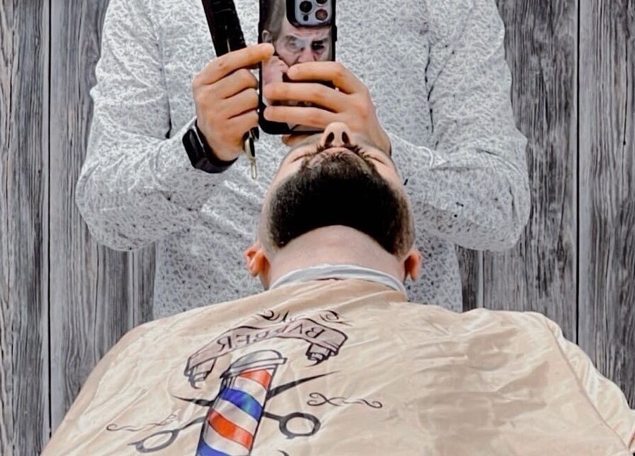 Klepp Barbershop & Frisør i Kleppe, Rogaland, NO tilbyr presis barbering for menn.