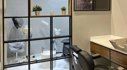 Yousef Afandi Barbershop - Al Sahafa