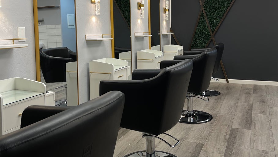 M Salon Beauty – obraz 1