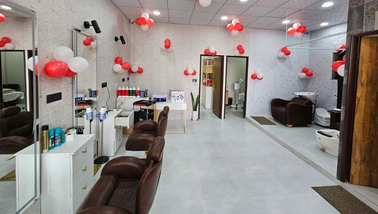 Elegant Lexoria Salon interior with decor in Jaipur, Rajasthan, IN. Stylish chairs and mirrors enhance the space.