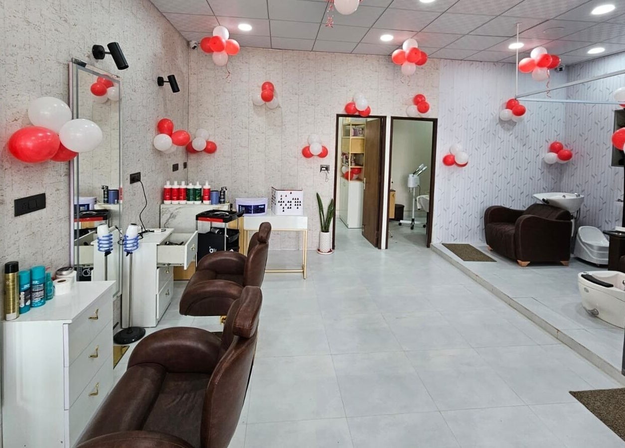 Elegant Lexoria Salon interior with decor in Jaipur, Rajasthan, IN. Stylish chairs and mirrors enhance the space.