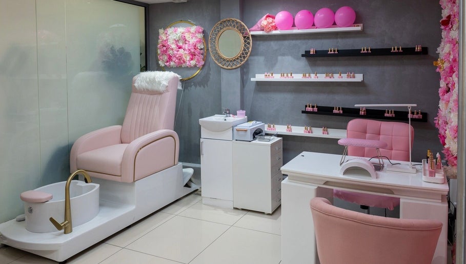 Elegant interior of Geri Nails Art Studio, London, England, GB, featuring plush pink chairs and stylish decor.
