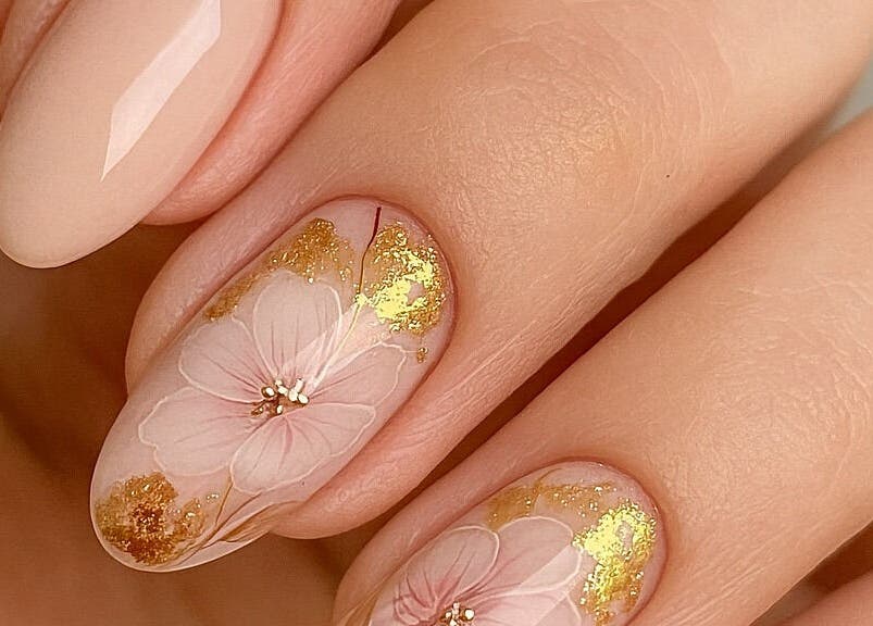 Floral nail art with gold accents at Geri Nails Art Studio, London, England, GB.