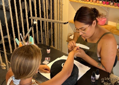 Manicura profesional en Cactus Beauty House, San Jose del Cabo, Baja California Sur, MX. Servicio exclusivo de uñas.