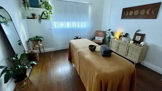 7 Moons Relaxation Massage