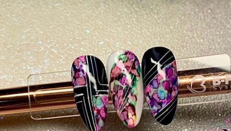 Nailin’ It By Myra, bilde 1