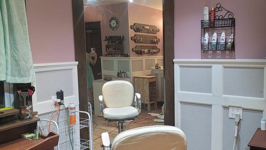 Jennifa Styles Hair Salon & Lounge imagem 1