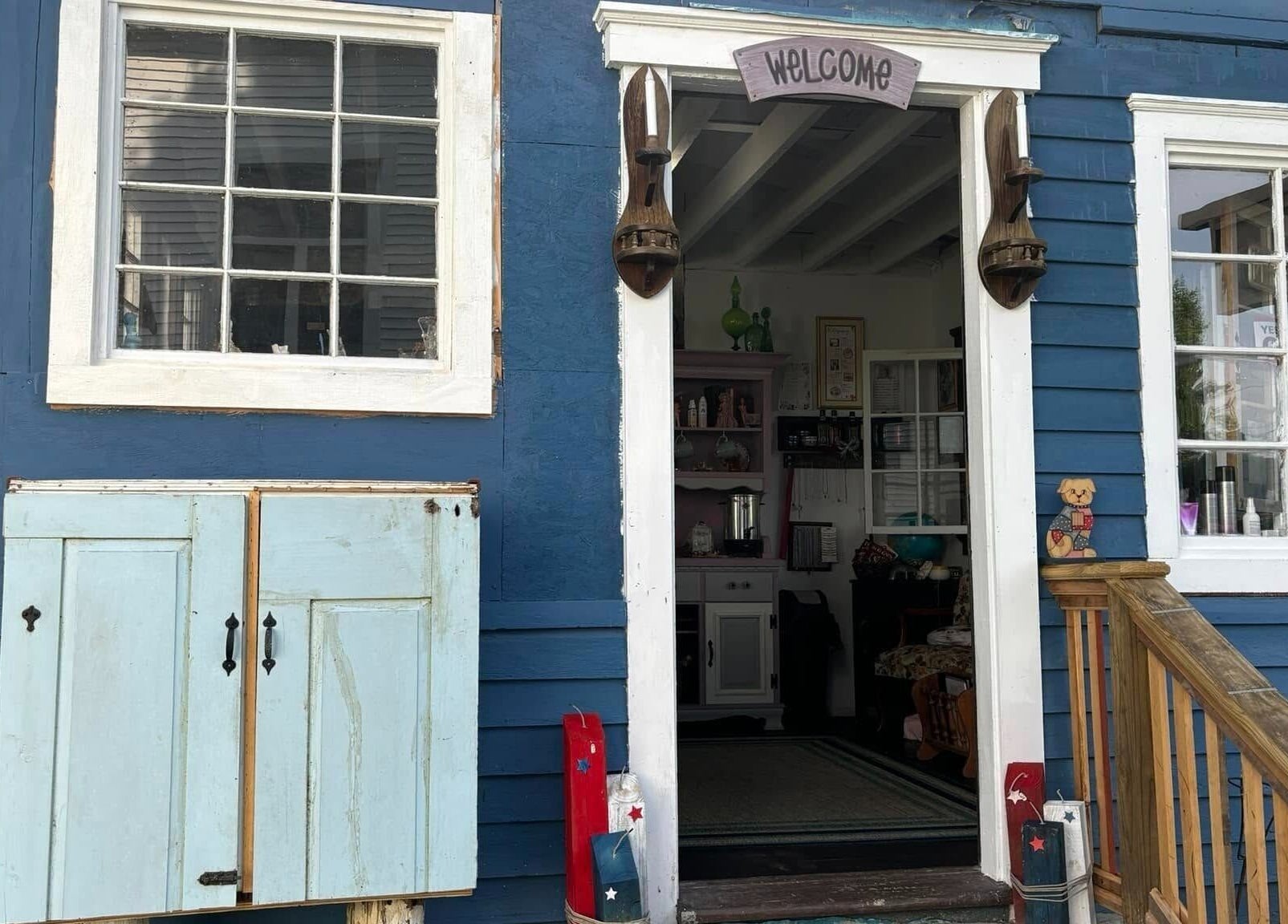 Entrance of Jennifa Styles Hair Salon & Lounge in West Brookfield, Massachusetts, US, showcasing a warm welcome.