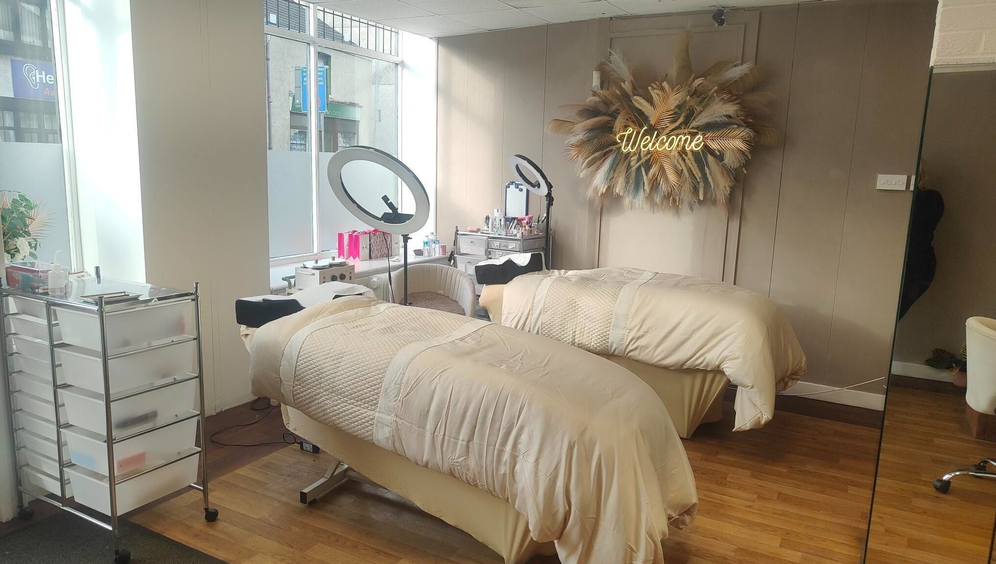 Cozy treatment room at Oh La Lash and Beauty, Llanelli, Wales, GB. Features plush beds and welcoming decor.