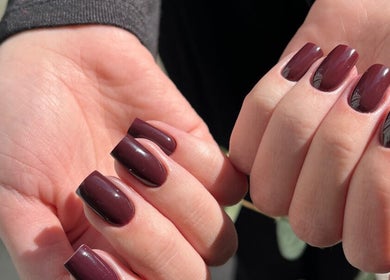 Перфектен маникюр с бордо лак в Gabrova Nail Studio, София, Софийска област, BG.