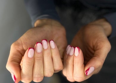 Елегантен маникюр с червени върхове в Gabrova Nail Studio, София, София-град, BG.
