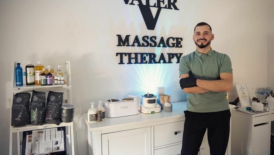 Image de VALER Massage Therapist and Male Waxing 1