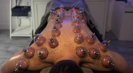 VALER Massage Therapist and Male Waxing 3paveikslėlis