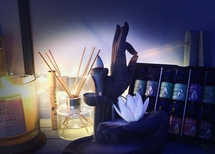 Relaxing scented candle and oils at VALER Massage Therapist and Male Waxing, Ruislip, England, GB.