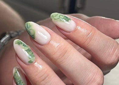 Intricate leaf nail art design at Nails by Oliwia, Ellesmere Port, England, GB, showcasing delicate craftsmanship.