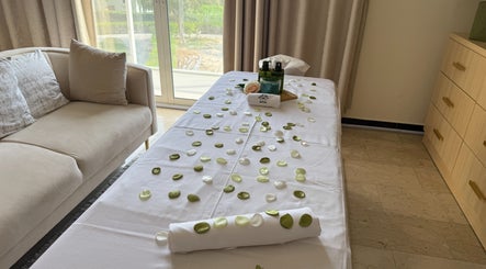 Palm Aura - Massage Home Service