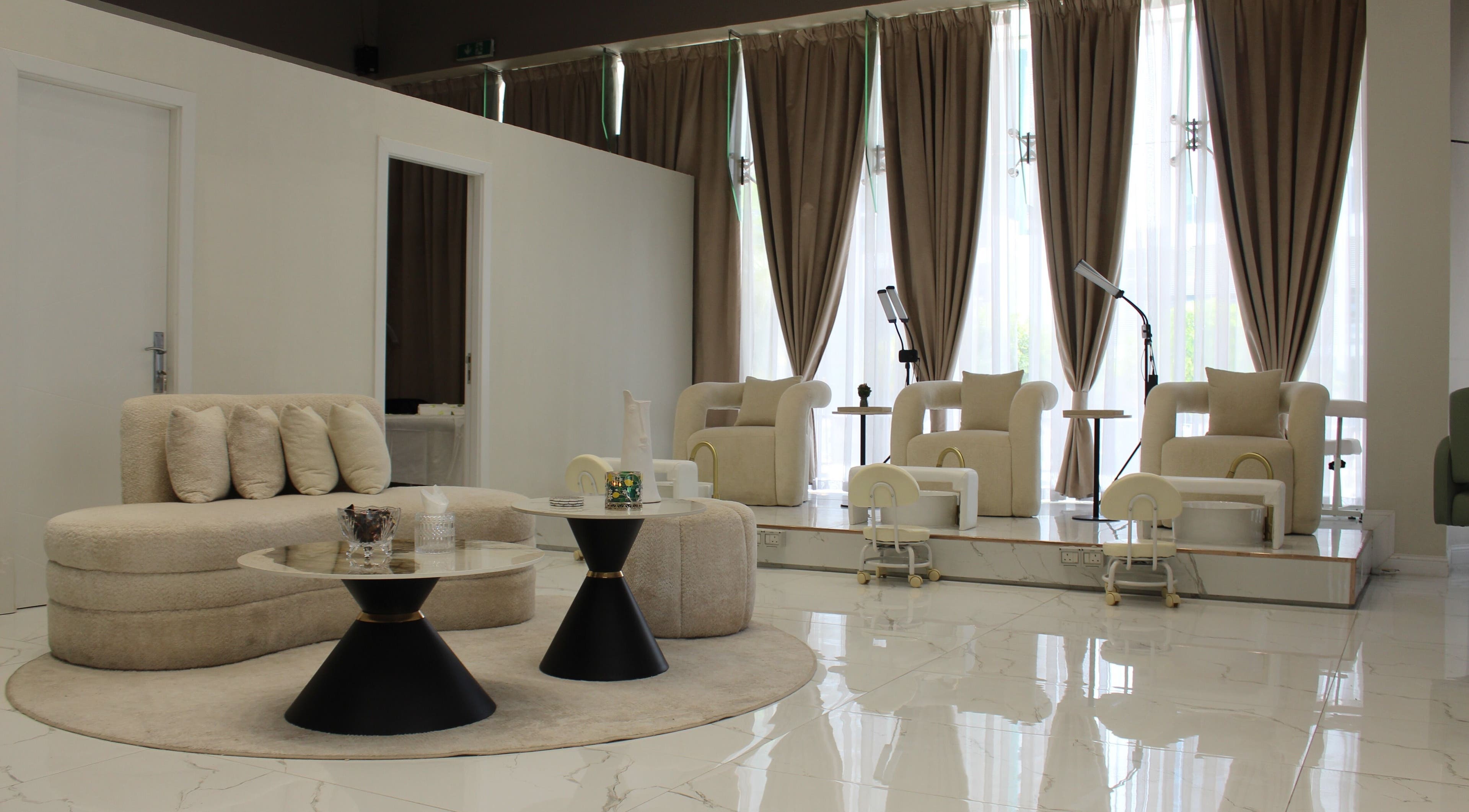 Luxurious lounge seating at Palm Aura Beauty Salon, Dubai, Dubai, AE with elegant decor.