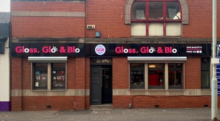 Front view of Gloss Glo & Blo in Paisley, Scotland, GB showcasing the salon's vibrant exterior.