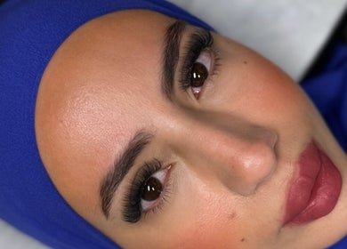 Close-up of flawless makeup at Kiah Lopez Beauty, Gibraltar, GI highlighting bold lashes and vibrant lips.