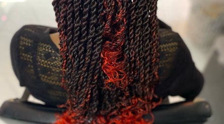 The Stylist Chic image 2