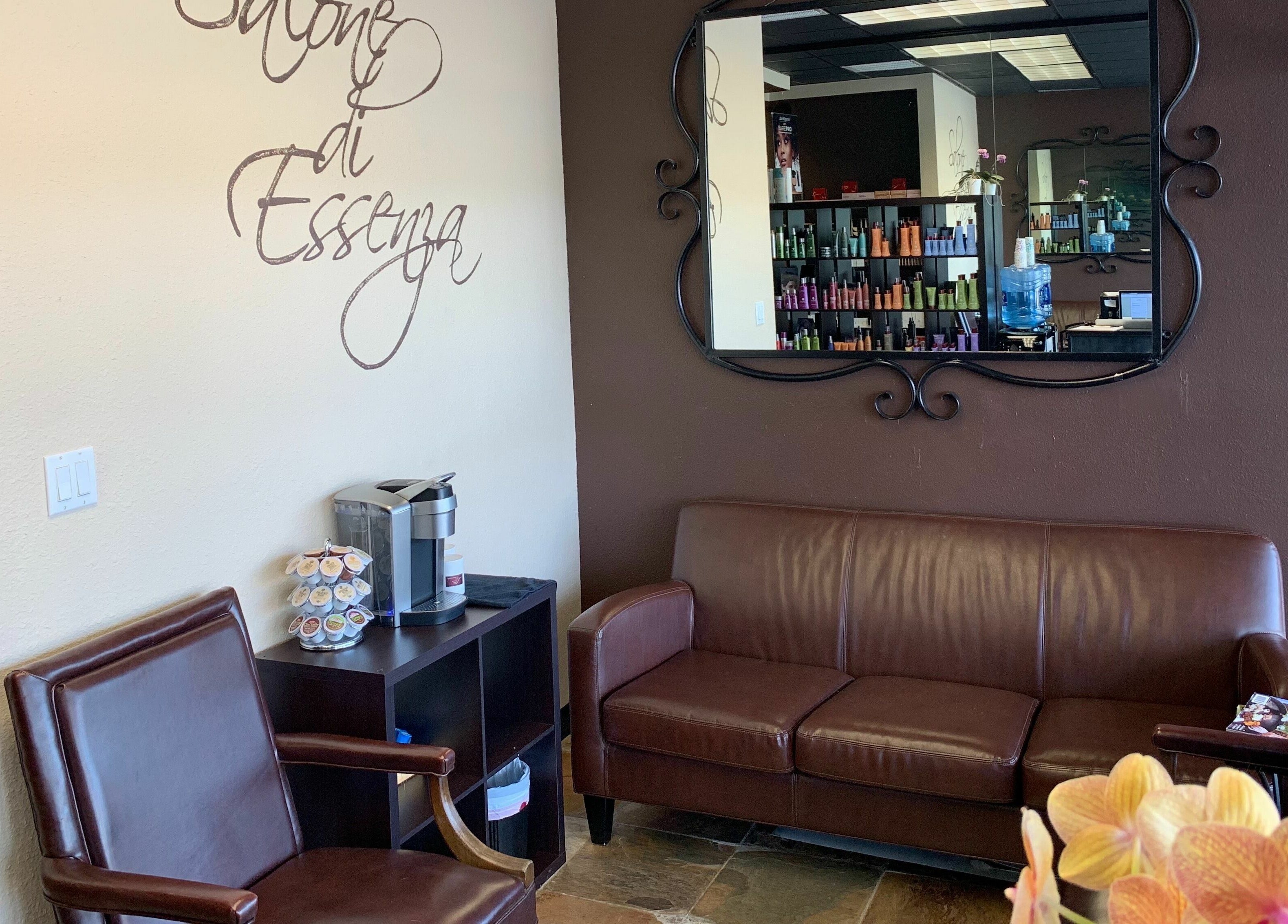 Relaxing lounge area at Salone Di Essenza in Austin, Texas, US with leather seating and elegant decor.