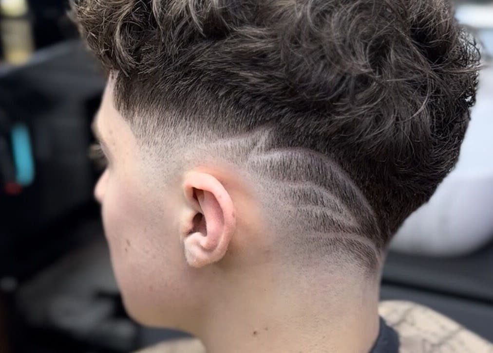 Corte artístico en Alexander_Brows_studio, Puerto Montt, Los Lagos, CL con diseño único en el cabello.