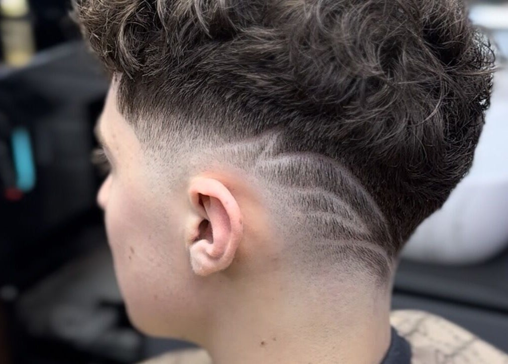 Corte artístico en Alexander_Brows_studio, Puerto Montt, Los Lagos, CL con diseño único en el cabello.