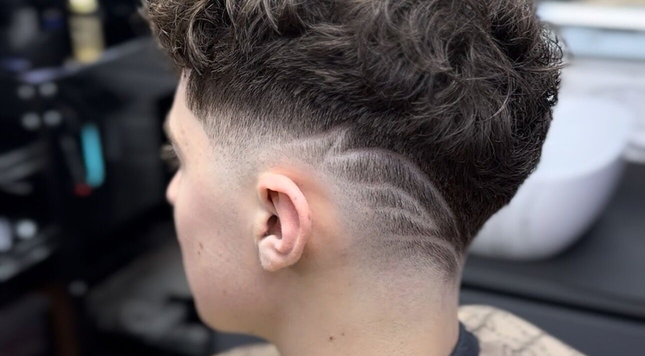 Corte artístico en Alexander_Brows_studio, Puerto Montt, Los Lagos, CL con diseño único en el cabello.