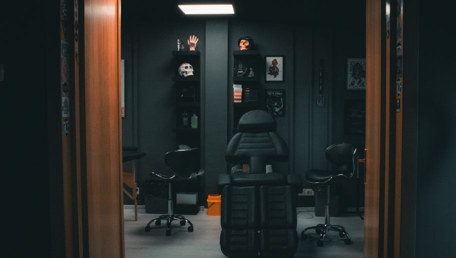 Ace Tattoo Parlour, bilde 1