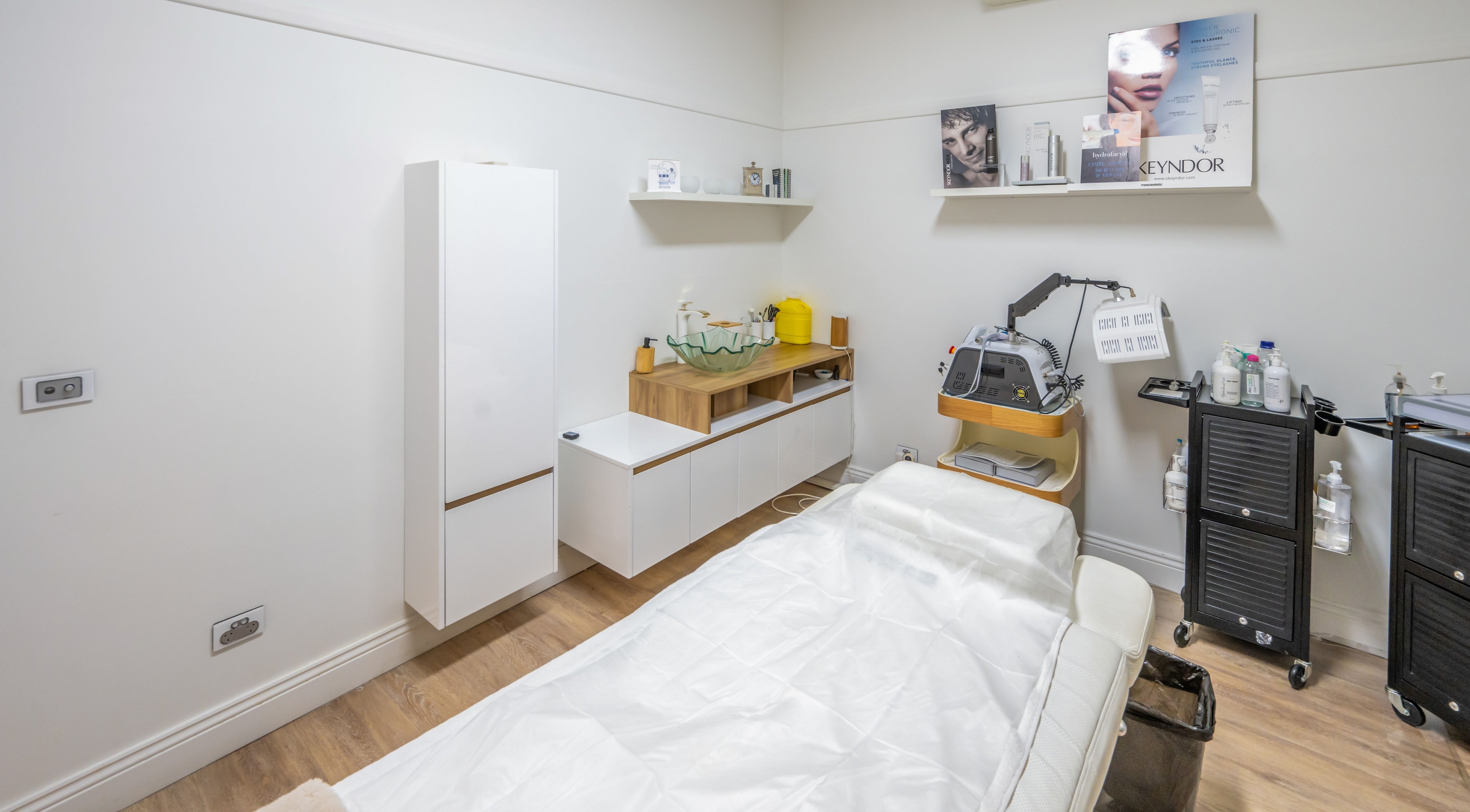 Relaxing treatment room at My Skinic, Melbourne, Victoria, AU, with modern decor and spa equipment.