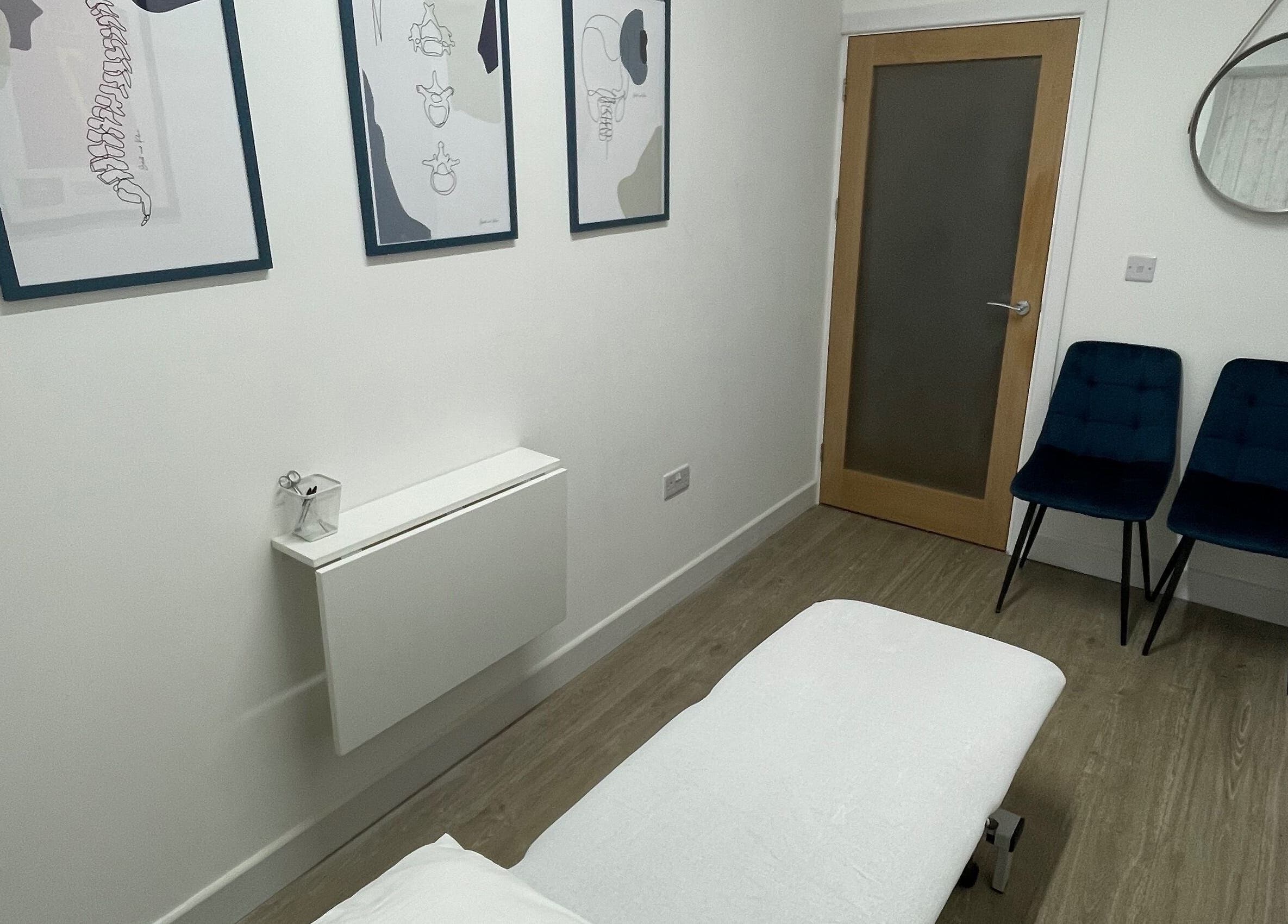 Calming therapy room at OsteoHub Mumbles in Swansea, Wales, GB, featuring minimalist decor and soothing ambiance.