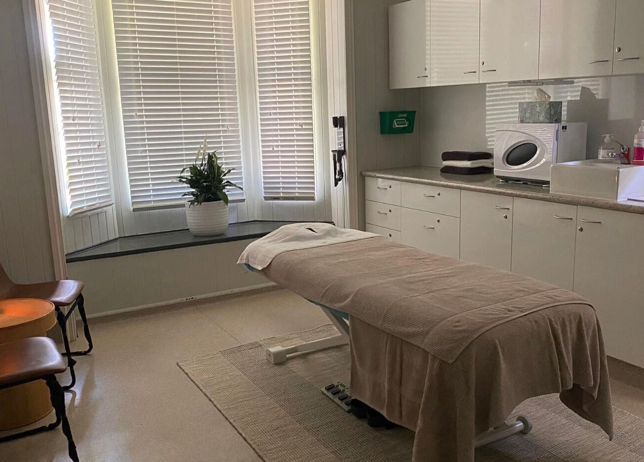 Calm treatment room at Oaktree Parc Clinic, Birchgrove, Wales, GB, featuring a spa bed and soothing decor.