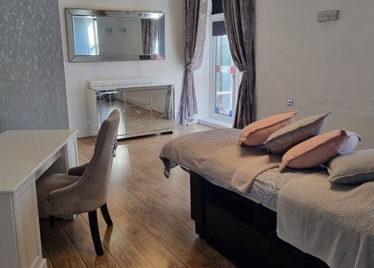 Relaxing treatment room at Oaktree Parc Clinic, Birchgrove, Wales, GB with a plush bed and elegant décor.