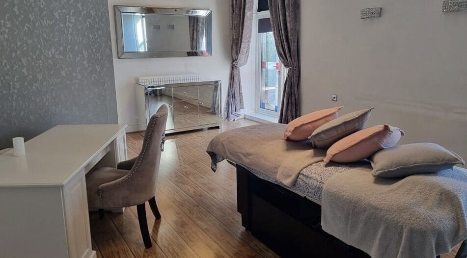 Relaxing treatment room at Oaktree Parc Clinic, Birchgrove, Wales, GB with a plush bed and elegant décor.