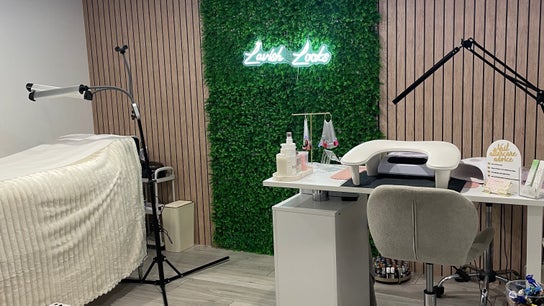 Lavish Looks By Chloe