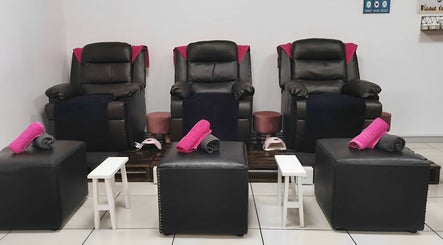 Posh Pamper Specialists, Watergate Mall, bild 2