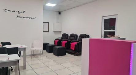 Posh Pamper Specialists, Watergate Mall, bild 3